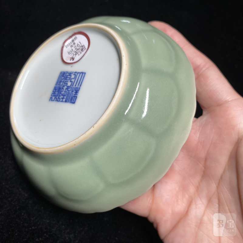 清乾隆 青釉模印莲瓣纹花口小盘一对 - 图10